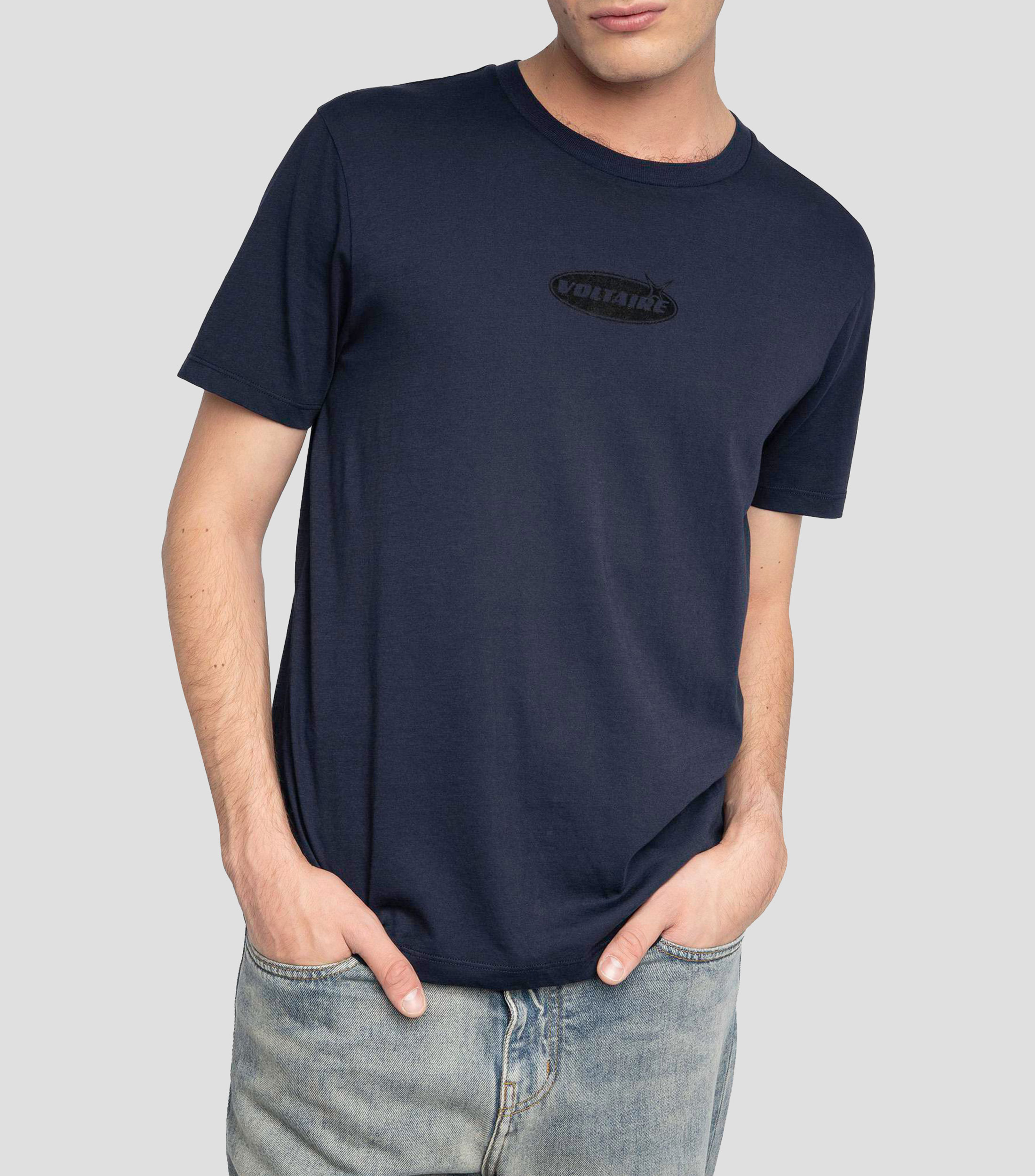 Playera de cuello redondo y manga corta con diseño estampado Hombre